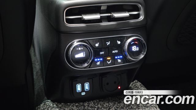 Genesis GV70 2021 — photo 30