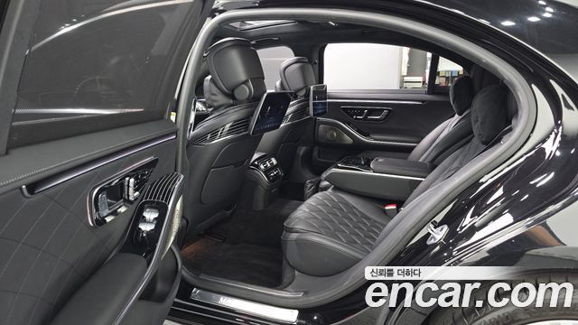 Mercedes-Benz S-Class 2023 — photo 10