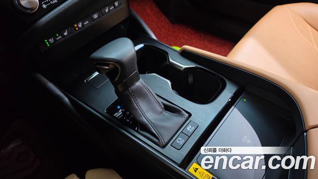 Lexus ES 2023 — photo 9