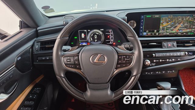 Lexus ES 2023 — photo 13