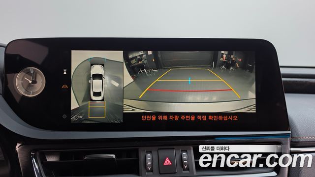 Lexus ES 2023 — photo 14