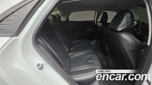Hyundai AVANTE 2021 — photo 28