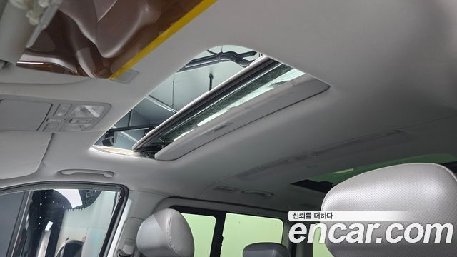 Hyundai Starex 2014 — photo 28