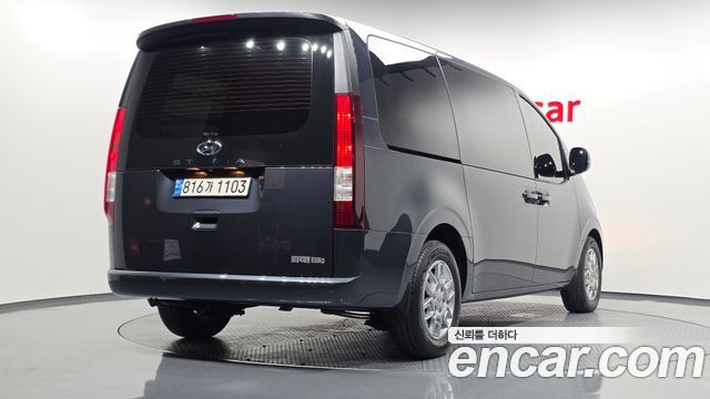 Hyundai Staria 2022 — photo 2
