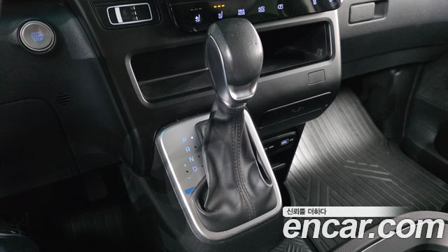 Hyundai Staria 2022 — photo 12