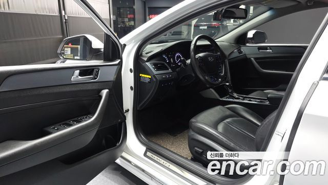 Hyundai Sonata 2016 — photo 13