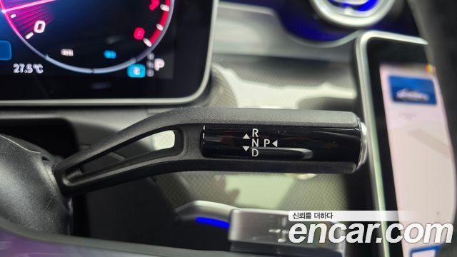 Mercedes-Benz C-Class 2025 — photo 12