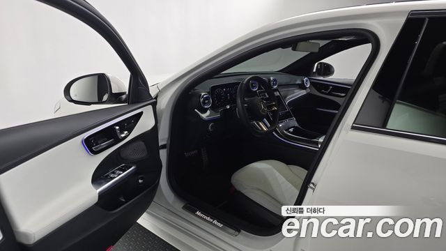 Mercedes-Benz C-Class 2025 — photo 13