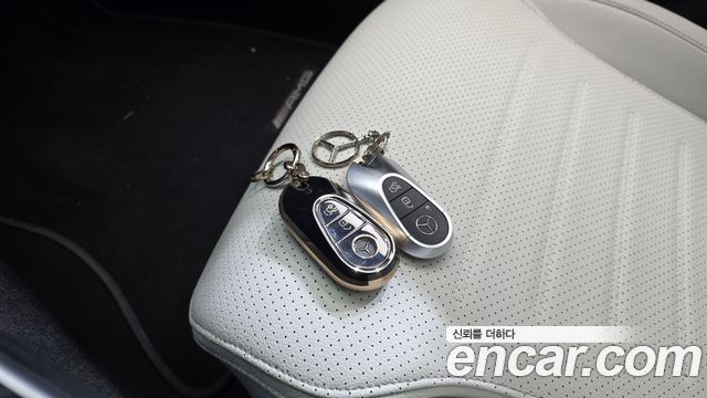 Mercedes-Benz C-Class 2025 — photo 21