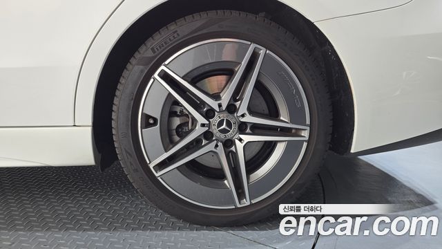 Mercedes-Benz C-Class 2025 — photo 7
