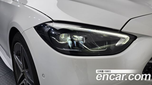 Mercedes-Benz C-Class 2025 — photo 8