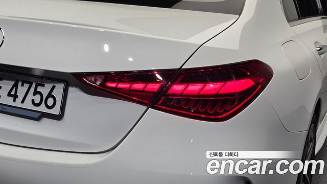 Mercedes-Benz C-Class 2025 — photo 9