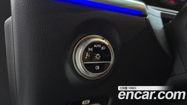 Mercedes-Benz C-Class 2025 — photo 27