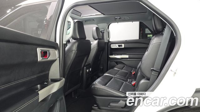 Ford Explorer 2021 — photo 17