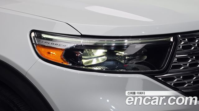 Ford Explorer 2021 — photo 8