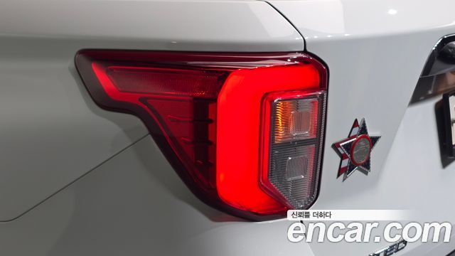 Ford Explorer 2021 — photo 9