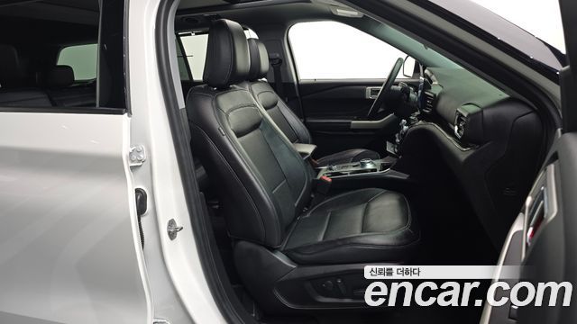 Ford Explorer 2021 — photo 16