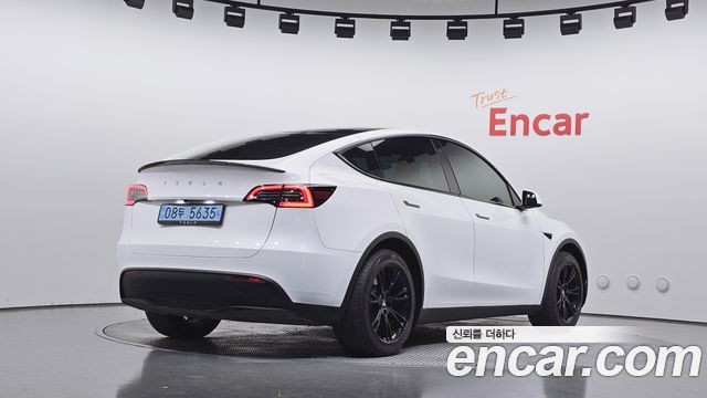 Tesla Model Y 2024 — photo 2