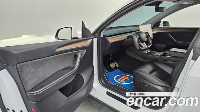 Tesla Model Y 2024 — photo 13