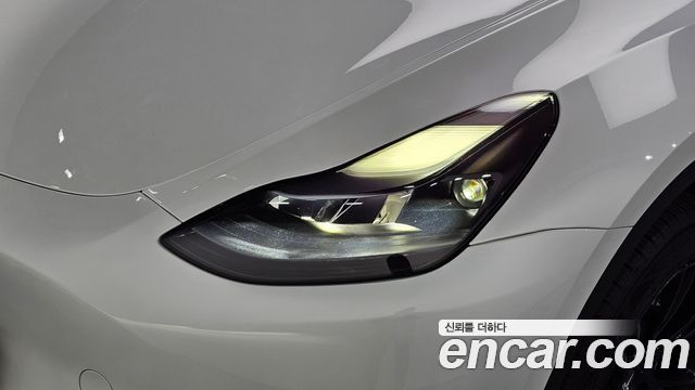 Tesla Model Y 2024 — photo 8