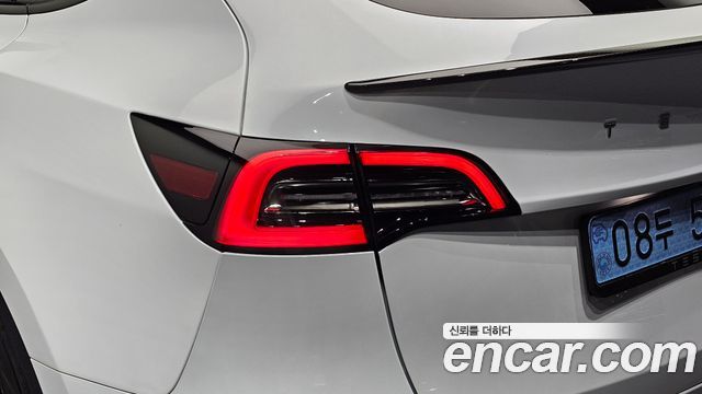 Tesla Model Y 2024 — photo 9