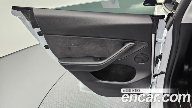 Tesla Model Y 2024 — photo 15