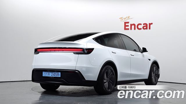 Tesla Model Y 2026 — photo 2