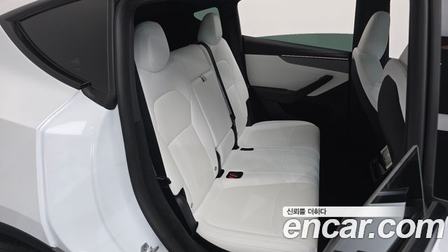 Tesla Model Y 2026 — photo 17