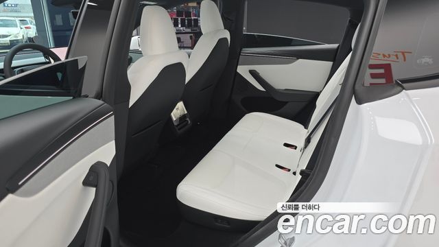 Tesla Model Y 2026 — photo 18