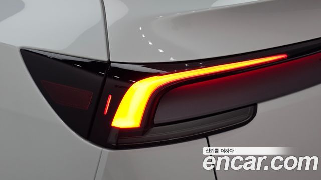 Tesla Model Y 2026 — photo 9