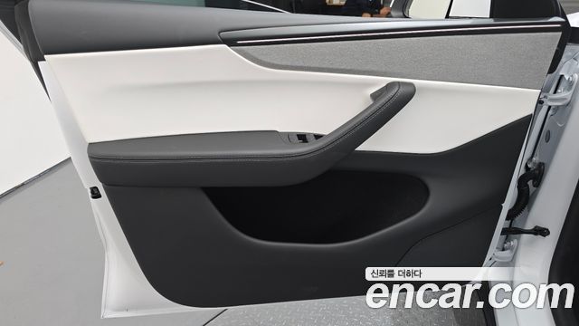 Tesla Model Y 2026 — photo 14