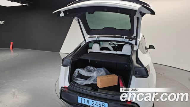 Tesla Model Y 2026 — photo 32