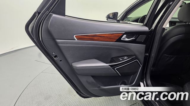 Kia K7 2017 — photo 15
