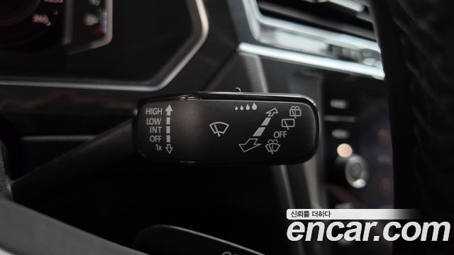 Volkswagen Tiguan 2022 — photo 28