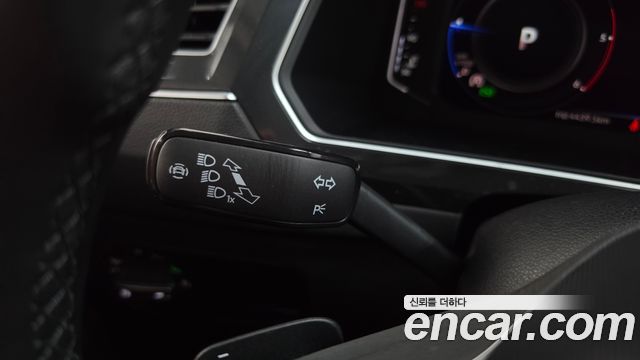 Volkswagen Tiguan 2022 — photo 29