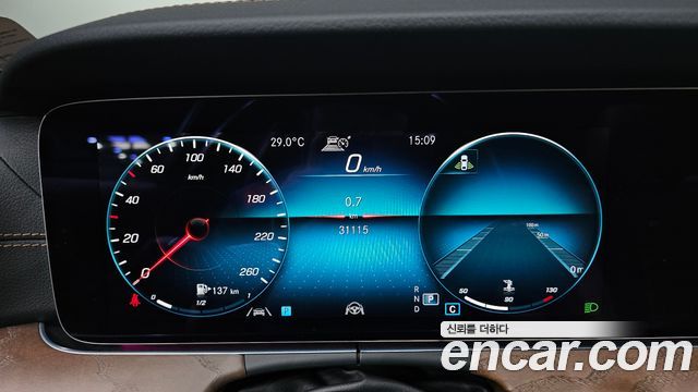 Mercedes-Benz E-Class 2021 — photo 11