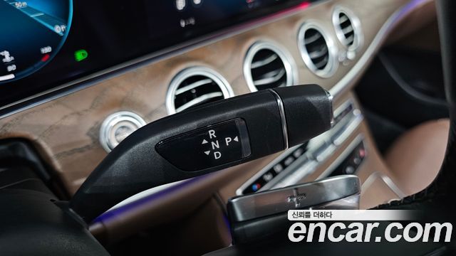 Mercedes-Benz E-Class 2021 — photo 12