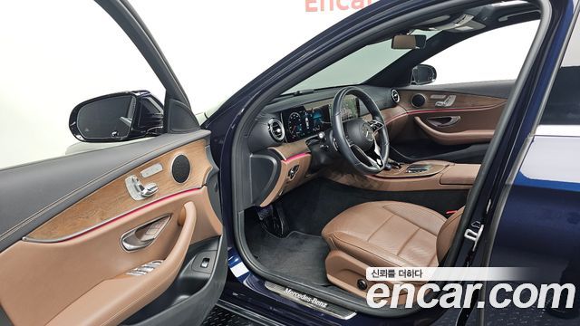 Mercedes-Benz E-Class 2021 — photo 13
