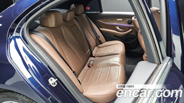 Mercedes-Benz E-Class 2021 — photo 17