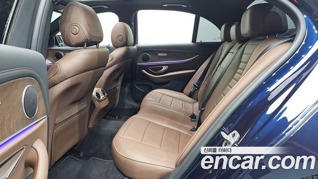 Mercedes-Benz E-Class 2021 — photo 18