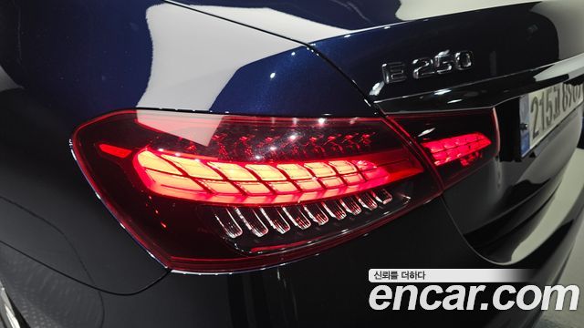 Mercedes-Benz E-Class 2021 — photo 9