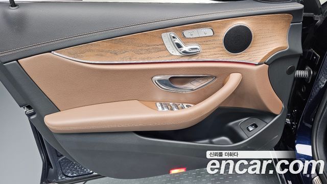 Mercedes-Benz E-Class 2021 — photo 14