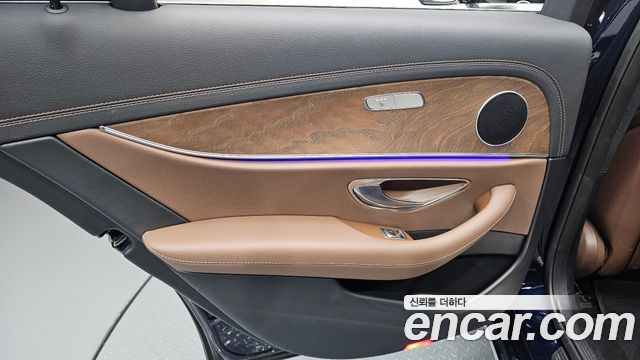 Mercedes-Benz E-Class 2021 — photo 15