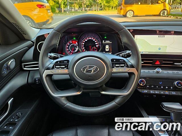 Hyundai AVANTE 2022 — photo 11