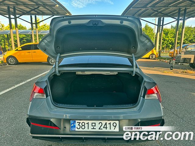 Hyundai AVANTE 2022 — photo 16