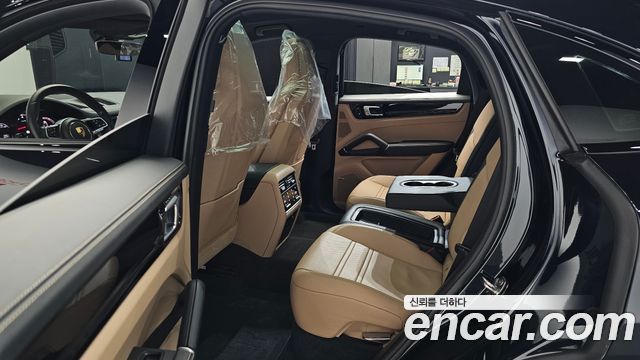 Porsche Cayenne 2020 — photo 17