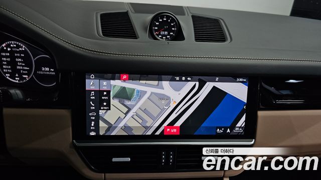 Porsche Cayenne 2020 — photo 20