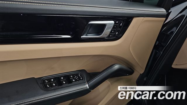 Porsche Cayenne 2020 — photo 32
