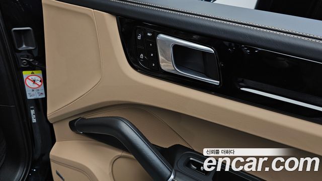 Porsche Cayenne 2020 — photo 33