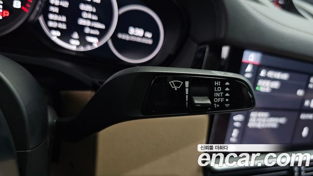 Porsche Cayenne 2020 — photo 35
